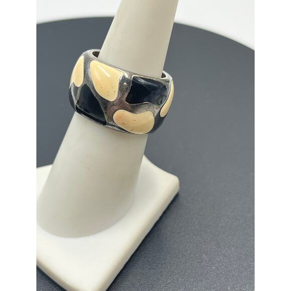 Vintage Cream and Black Enameled  Sterling Silver Domed Band Ring Size 7.5 - Picture 6 of 9